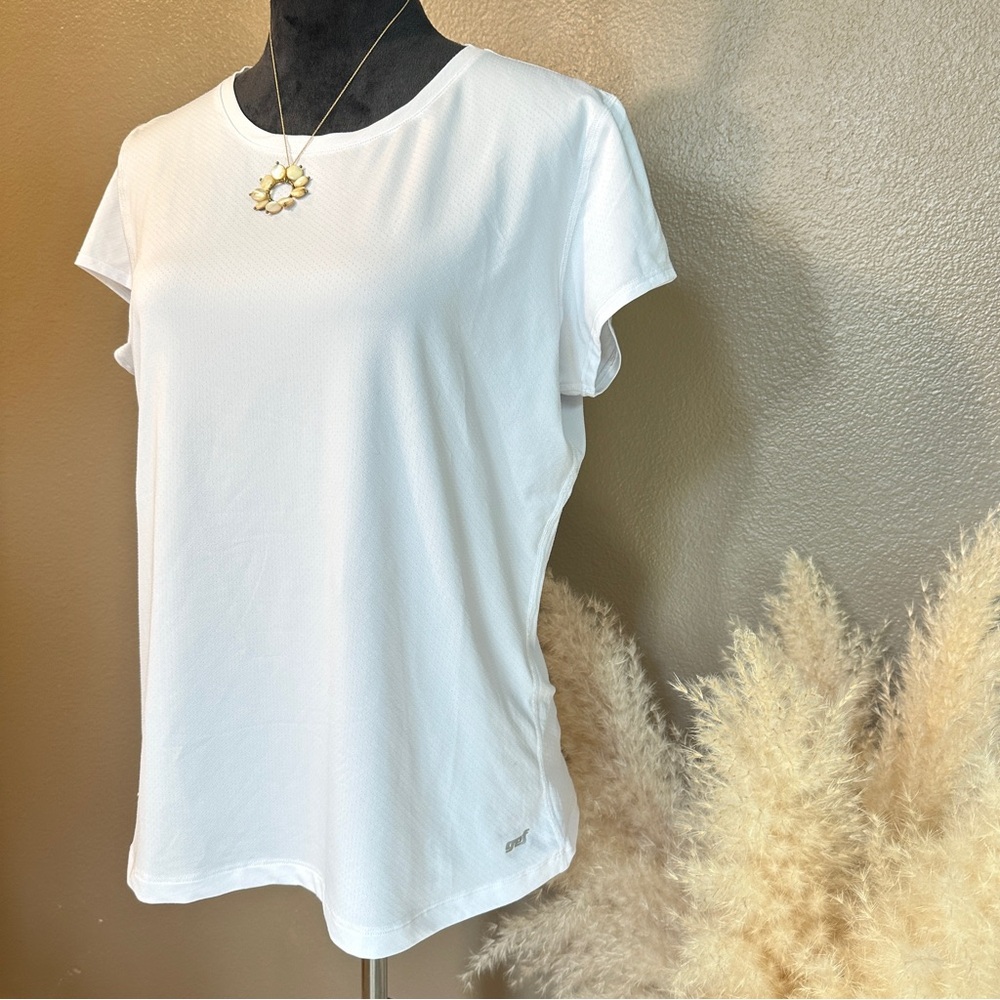 Women’s White Short-Sleeve Performance Tee